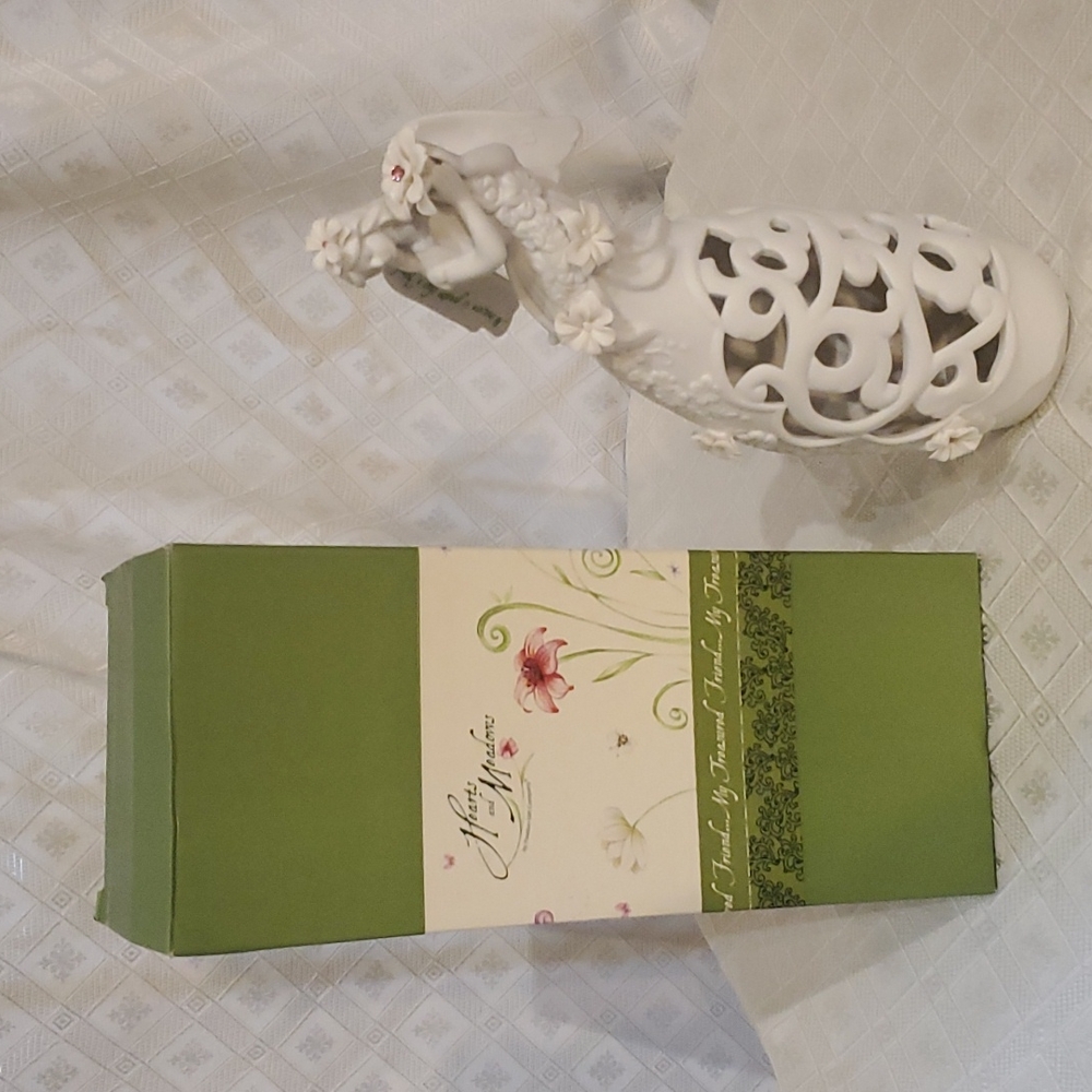NIB  Angel porcelain "Friend"          by Pavillion Gift Co. #72040